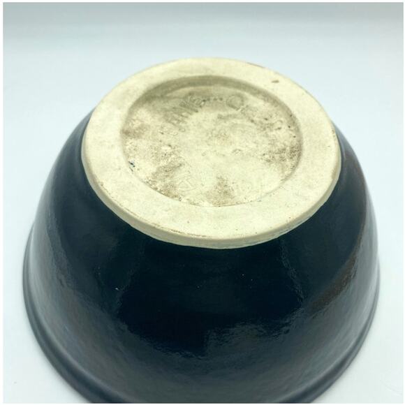 Studio Pottery. Signed Black mixing Bowl - Picture 6 of 7